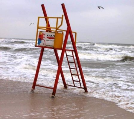 Tentativă de suicid în Mamaia: un tânăr s-a aruncat în mare